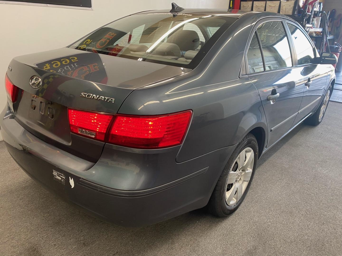2010 GRAY /Gray Hyundai Sonata (5NPET4ACXAH) , located at 533 S West End Blvd., Quakertown, PA, 18951, (877) 257-4995, 40.343994, -75.303604 - INCLUDED IN THE SALE PRICE OF EVERY VEHICLE: 48 Hour Money Back Guarantee 6 Month - 6,000 Mile Warranty Brand New PA State Inspection & Emission $10 Oil Changes for the Life of the Loan Complete CARFAX - Photo#3